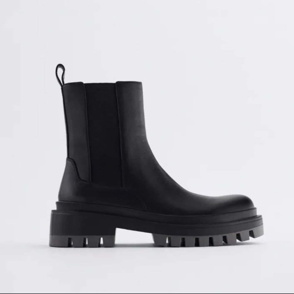 NWT. Zara Black Low Heeled Leather Ankle. Size 8.